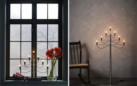 Två adventsljusstake inspirationer: en i fönster med amaryllis och äpplen, en annan som golvlampa bredvid en gungstol.