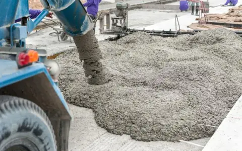 Jak działa betoniarka gruszka? Sekrety jednorodności betonu