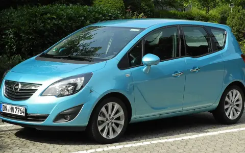 Pojemność baku Opel Meriva A i B: Ile przejedziesz na pełnym?