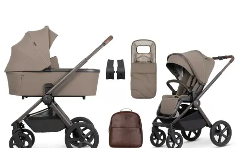 Elegancki venicci tinum se wózek 2w1 w kolorze beżowym, z gondolą, spacerówką, śpiworkiem, adapterami i plecakiem.