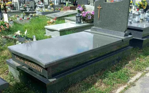 Cmentarz Batowice: Ile zapłacisz za grób? Kompletny przewodnik.