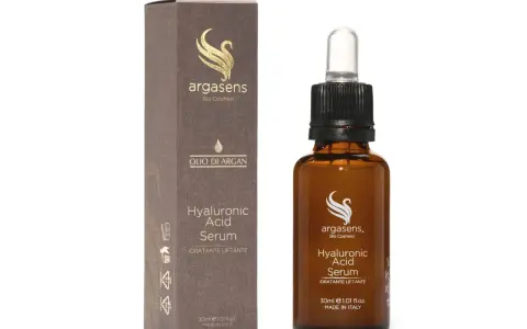 Flacone e scatola di siero viso Argasens Hyaluronic Acid Serum. Quante gocce di siero viso bastano per una pelle idratata e liftata?