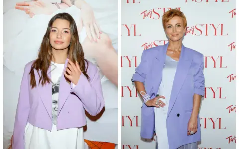 Dwie kobiety w marynarkach w odcieniu **kolor lawendowy**. Jedna młoda, druga dojrzała, obie prezentują elegancki styl.