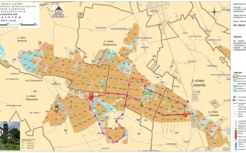 Mapa kompleksu leśnego Lasy Kozłowieckie z zaznaczonymi szlakami, rezerwatami i obiektami turystycznymi.