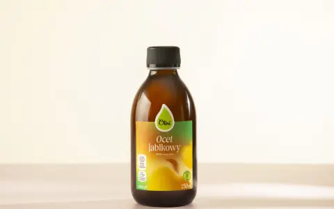 Butelka octu jabłkowego Olini. Czy ocet jabłkowy szkodzi wątrobie? Ten naturalny produkt jest bezpieczny dla zdrowia.