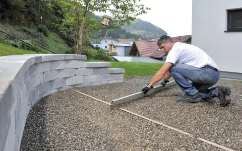 Myśląc o samodzielnej budowie podjazdu z kamienia? Zobacz, jak to zrobić!