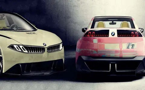 Zwei BMW-Konzeptfahrzeuge, ein cremefarbener und ein rosafarbener, stehen nebeneinander. Der cremefarbene BMW i1 hat eine markante Frontpartie.