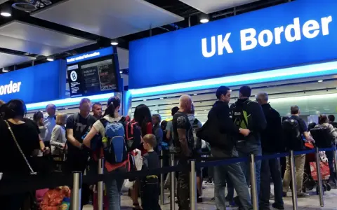 Anglia po Brexicie: Przepisy celne na lotnisku. Co wolno, czego nie?