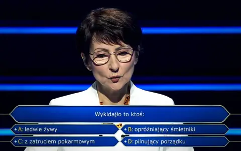 Kobieta w okularach na tle niebieskich świateł, zastanawia się, czy milionerzy są ustawieni, wybierając odpowiedź na pytanie.