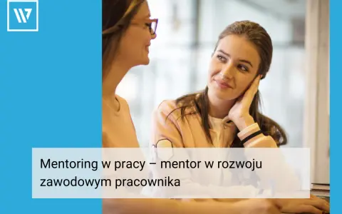 Dwie kobiety rozmawiają, jedna słucha uważnie. To przykład mentoringu, jednej z kluczowych metod rozwoju pracowników.