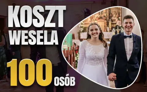 Ile kosztuje wesele na 100 osób? Młoda para trzyma się za ręce, uśmiechnięta, w kościele.