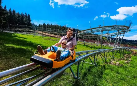 Czarna Góra atrakcje: Całoroczny hit Sudetów? Sprawdź!