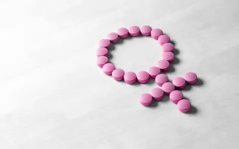 Rosa piller formar kvinnosymbolen. Kan symbolisera hormonbehandling, eller att urin luktar illa klimakteriet.