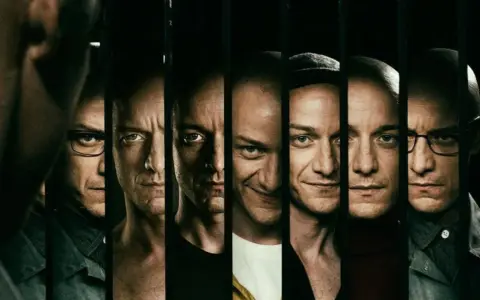 James McAvoy i hans olika personligheter i en film. En intensiv blick från varje fragment av hans karaktär.