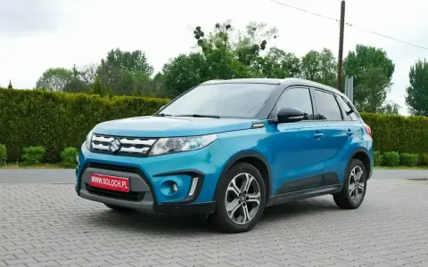 Niebieski Suzuki Vitara na placu. Sprawdź aktualne suzuki vitara - ceny używanych.