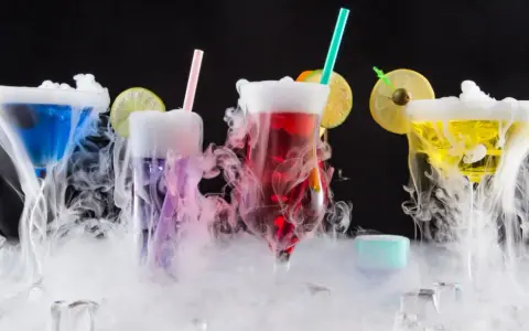Suchy lód w drinkach: magia, bezpieczeństwo i przepisy krok po kroku