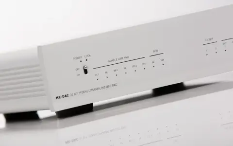 Elegancki MX-DAC 32 BIT 192KHz UPSAMPLING DSD DAC w formacie wav, gotowy do odtwarzania dźwięku.