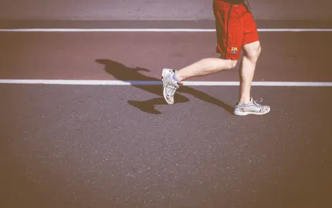 Shin splints: Jak wyleczyć ból piszczeli i biegać bez kontuzji?