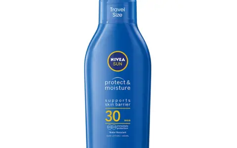 Nivea Sun Protect & Moisture solskyddsfaktor 30 i reseflaska. Perfekt för soliga dagar!