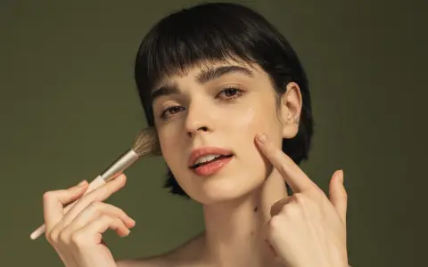 Cashmere Fluid: Twój idealny odcień dla efektu "glow" bez maski