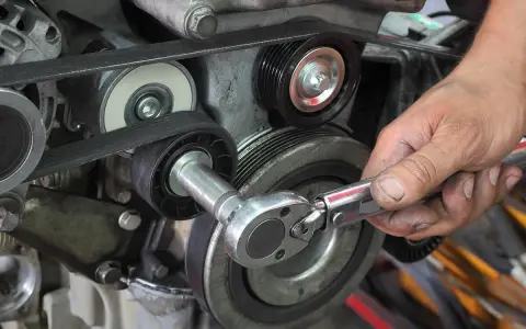 Opel Zafira A 2.0 DTI: Demontaż alternatora krok po kroku. Zrób to sam!
