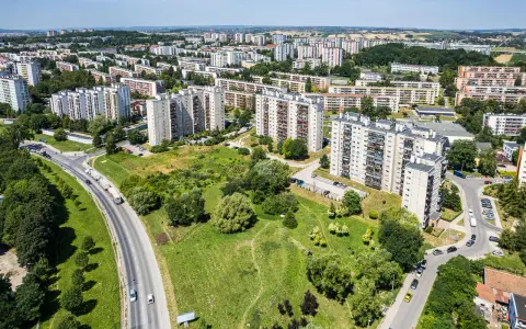 Jak dojechać do osiedla Tysiąclecia w Krakowie – proste trasy i porady