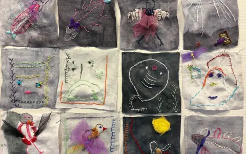 En bilduppgift vår med broderade figurer: insekter, fåglar, ansikten och abstrakta former på tygbitar.