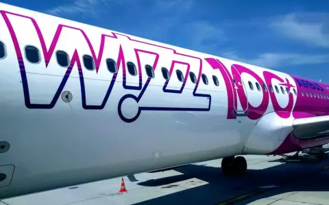 Wizz Air: Alkohol w podręcznym? Poznaj limity i uniknij konfiskaty!