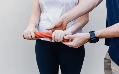 Fizjoterapeuta: Kim jest, co robi i kiedy naprawdę go potrzebujesz?