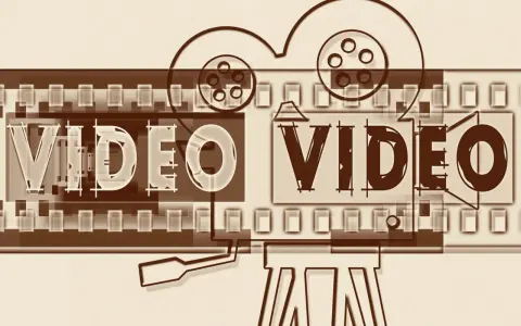 Stylizowana taśma filmowa z napisem VIDEO, obok stylizowana kamera. Idealne do nauki języka angielskiego przez filmy po angielsku.