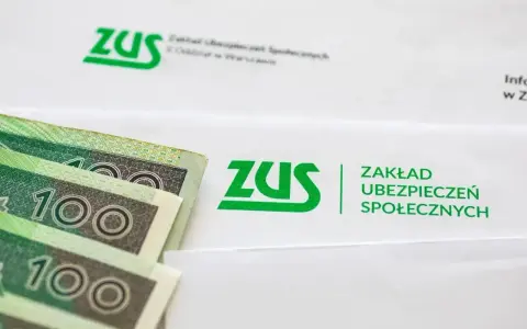 Pieniądze i dokumenty ZUS. Czerwcowe emerytury już wkrótce trafią do odbiorców, przynosząc ulgę i radość.