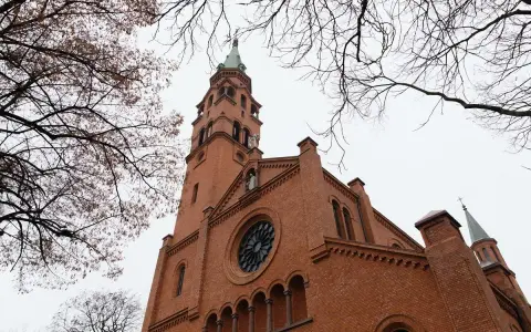 Kościół: Budynek, wspólnota czy instytucja? Poznaj 3 znaczenia