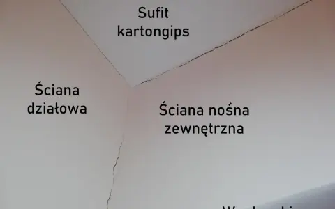 Pękające ściany starego domu, sufit kartongips, ściana działowa, ściana nośna zewnętrzna i wnęka okienna.