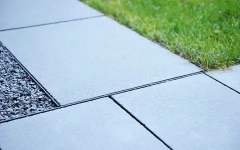 Jaki beton na chodnik - wybierz najlepszy materiał na trwałość i estetykę