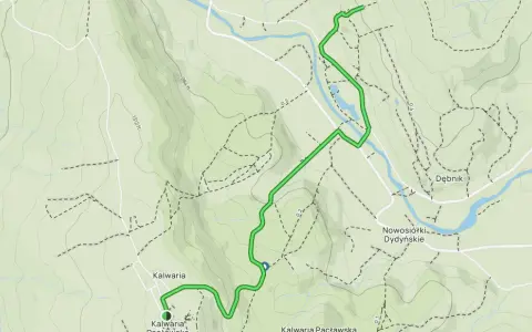 Mapa turystyczna z zaznaczoną trasą w Kalwarii Pacławskiej. Widoczna rzeka, wzgórza i ścieżki.