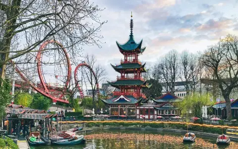 Die besten Tivoli Kopenhagen Attraktionen: Lohnt sich der Besuch?
