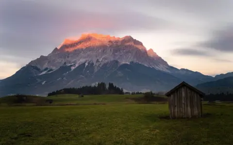 Zugspitze: Deutschlands höchster Berg Fakten, Tipps & Gipfelerlebnis