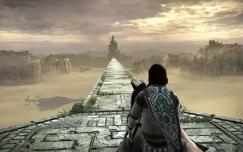 Un guerrero a caballo avanza por un puente antiguo hacia una torre lejana. Una escena épica de Shadow of the Colossus, guía para la aventura.