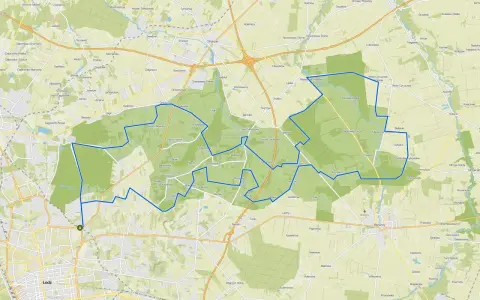 Trasa rowerowa wokół Łodzi, czyli gravel po łódzku, prowadzi przez malownicze tereny Parku Krajobrazowego Wzniesień Łódzkich, mijając wsie takie jak Dąbrówka Duża i Niesułków-Kolonia.