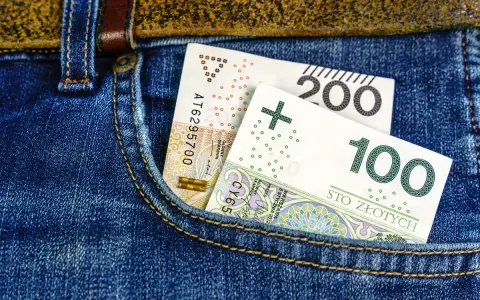 Wyprawka szkolna: Kto dostanie 300+ i wsparcie dla niepełnosprawnych?