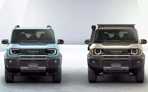 Dwa nowe modele toyoty jeep, jeden błękitny, drugi złoty, prezentują odważny design i gotowość do przygód.