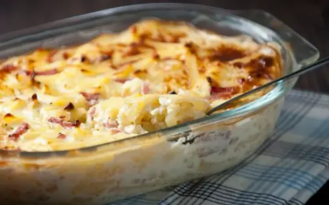 En krämig skinkfrestelse i glasform, perfekt för ett mysigt middagsrecept.