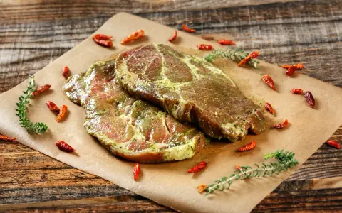Échine de porc grillée : la recette juteuse et savoureuse