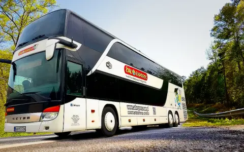 Lotnisko Chopina: Bus Żak Express znajdź stanowisko 9 bez stresu