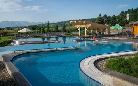 Baseny termalne w Bukowinie Tatrzańskiej. Sprawdź cennik i zrelaksuj się z widokiem na Tatry.