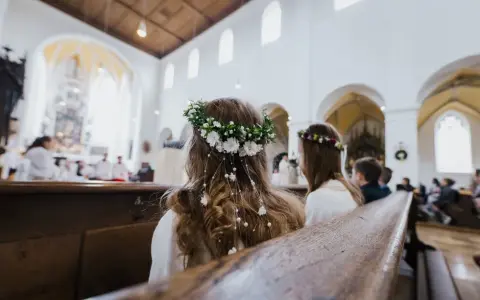 Ile powinna wynosić kwota od chrzestnej na pierwszą komunię?