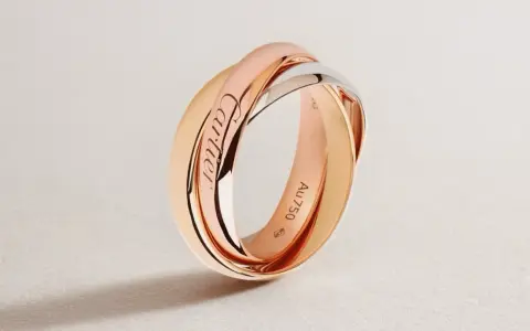 Bague Trinity de Cartier en or rose, or jaune et or blanc, gravée du poinçon cheval.