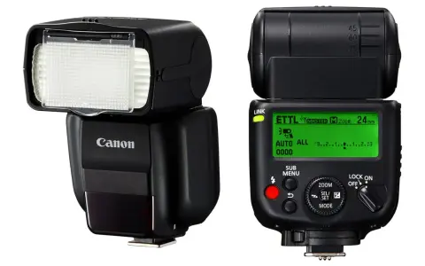 Deux flashs Canon, l'un montrant la tête du flash et l'autre le panneau de contrôle avec l'indication "ETTL" et "utilisation flash cobra".