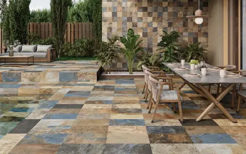 Terraza moderna con suelo de baldosas de colores, antideslizante el mejor suelo para exterior. Mesa y sillas listas para disfrutar.