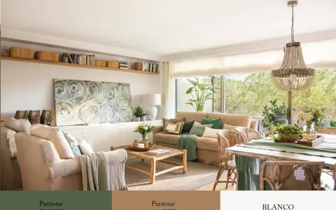 Acogedor salón verde y beige con sofás cómodos, mesa de centro de madera y gran ventanal.
